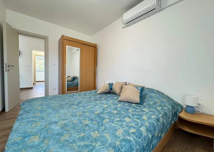 Goldie In The Center Of Krk