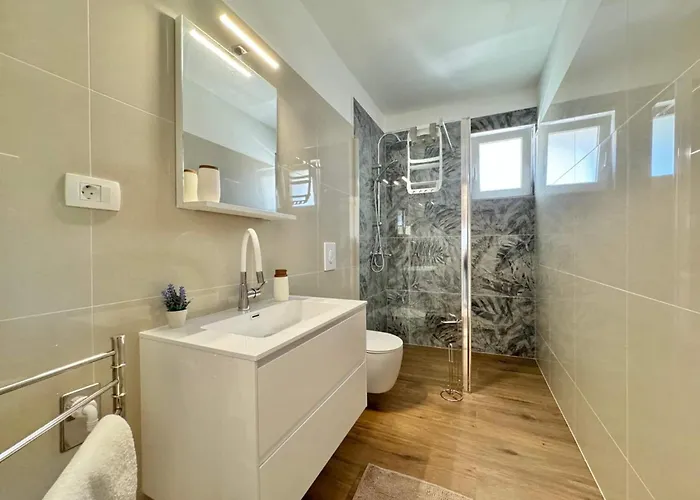 Goldie In The Center Of Krk